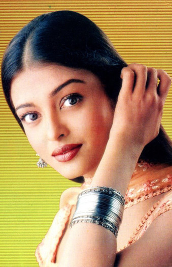 550599_419598734739942_2021146687_n - 0 Aishwarya Rai
