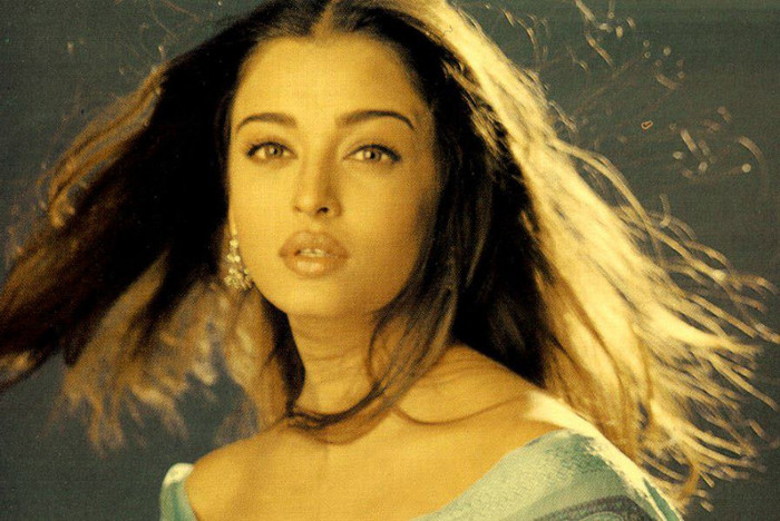 533279_419602348072914_243365600_n - 0 Aishwarya Rai