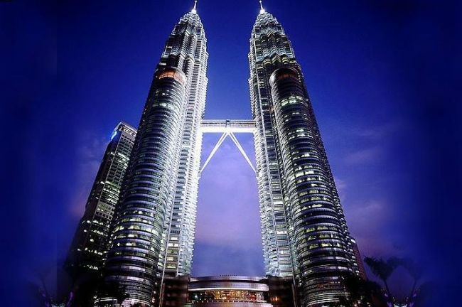 4. Turnurile gemene Petronas - Kuala Lumpur, Malaezia - Superb - Top 10 cele mai inalte cladiri din lume