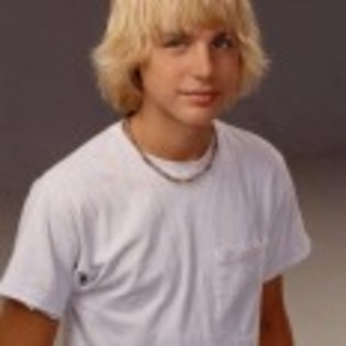 Cody_Linley_1252512965_2