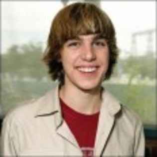 Cody_Linley_1252510534_0