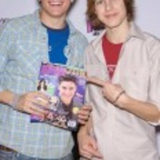 Cody_Linley_1252534095_0