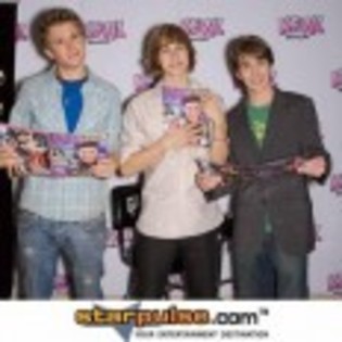 Cody_Linley_1252534095_1