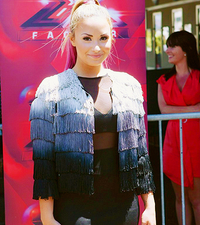 d0df90788bOSEIFKK_77271_7c9e068a56_large - Demi Lovato