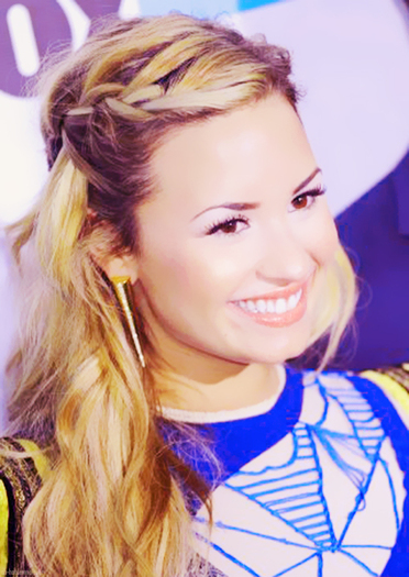 tumblr_m429nwf5sL1qgvyg0o1_500 - Demi Lovato