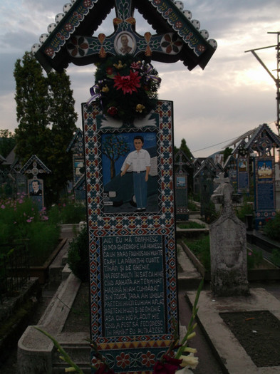 Picture 4106 - CIMITIRUL VESEL SAPANTA UNICAT IN LUME