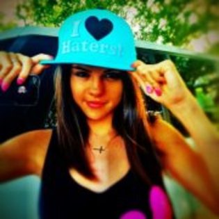 563461_331640386891637_119049044817440_807150_782797449_a - 0    Selena Marie Gomez