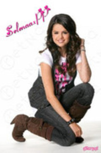 77943853_AFZUYTG3 - Selena Gomez