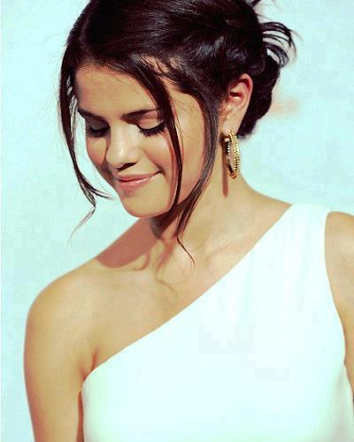 314093_360087944064119_1453219596_n_large