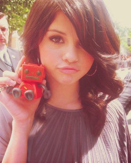 564595_379851895415849_1449692295_n_large - 0  Selenaaaa xD