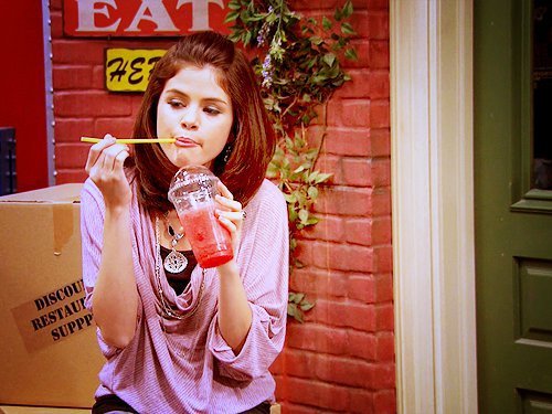 227739_211074785582896_171345409555834_740993_7928109_n - 0  Selenaaaa xD