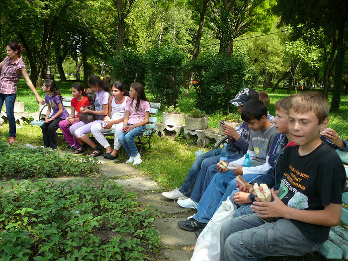 P1270132 - 2011 - Banchet a IV a