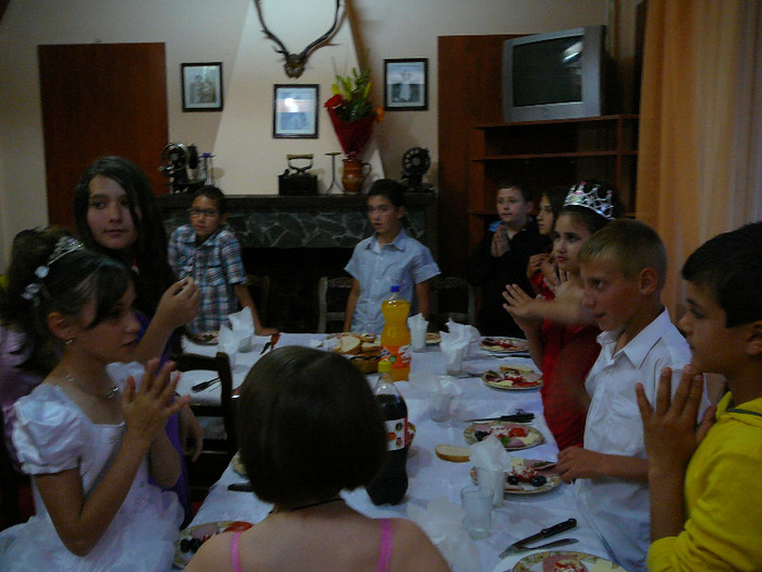 P1270524 - 2011 - Banchet a IV a - continuare