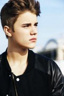 bn [ se uita profund la ea ]