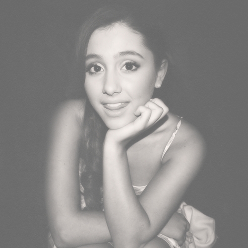 tumblr_m7jroxoWQk1rw8jabo1_r1_500 - 0 Ariana Grande