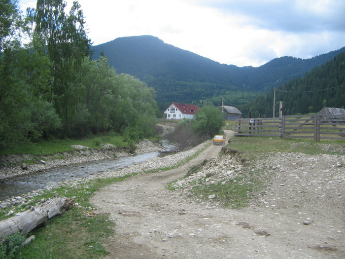 IMG_6807; Pe Valea Bicăjelului, spre Trei Fântâni.
