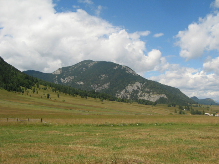 IMG_6813; Hăşmaşul Negru, văzut de la Trei Fântâni.
