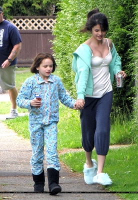 normal_001 - On the Set of Ramona and Beezus in Vancouver - May 28