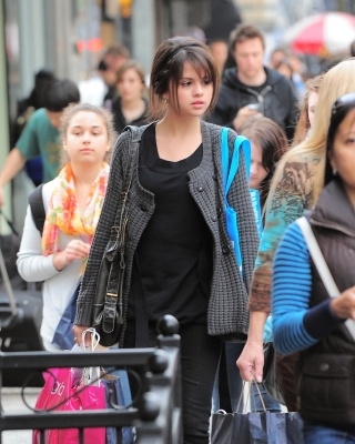 normal_selenafan12 - On Trendy Robson Street in Vancouver