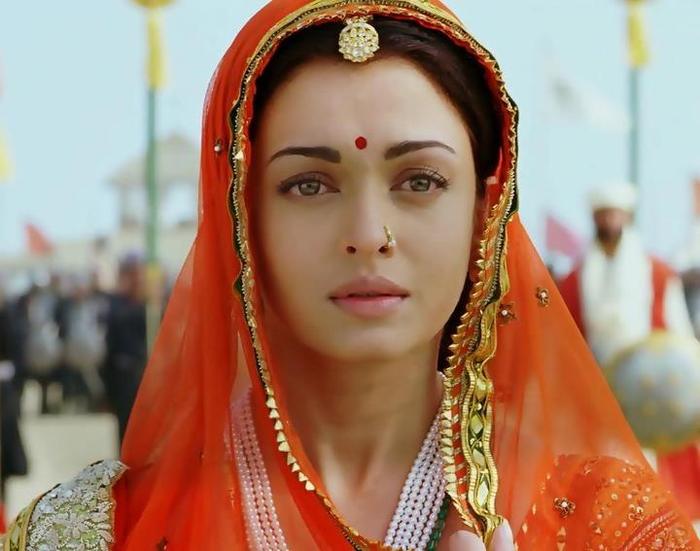 532803_407312769301872_93011375_n