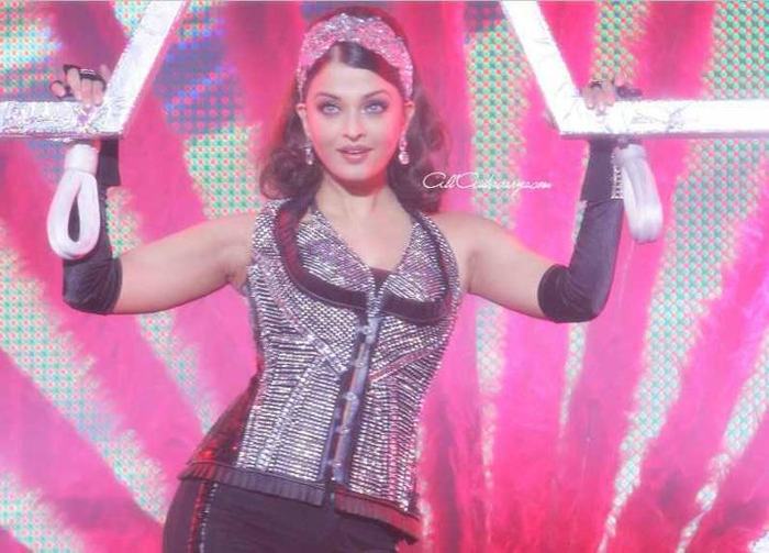 548519_407739652592517_628877749_n