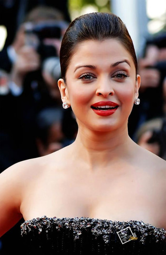 576428_410781955621620_1752598350_n