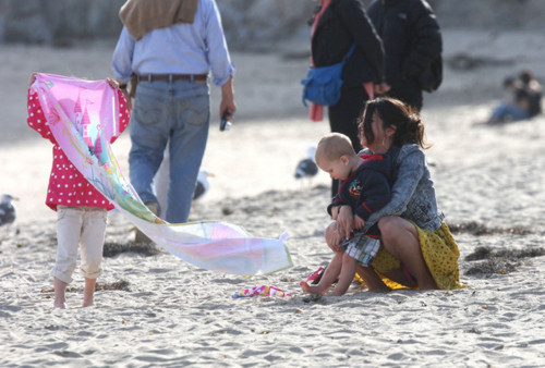 tumblr_lzkr5cLSoB1r84zkso1_500 - Out on the beach in Miami with Justin