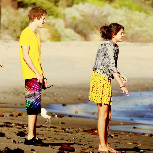 tumblr_lzkyvyGpgj1r59e1ao1_500 - Out on the beach in Miami with Justin