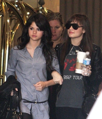 normal_selenafan06 - arriving at Tornoto s Airport