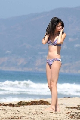 normal_selenafan07 - Hanging out with Family and Friends at the Beach
