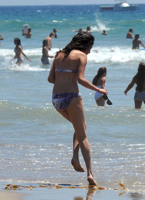 normal_selenafan011hq - Hanging out with Family and Friends at the Beach
