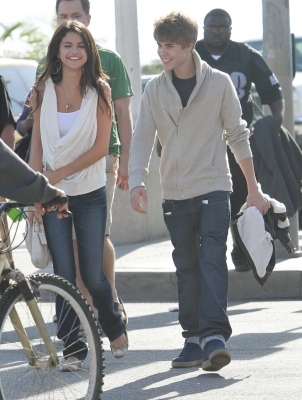 normal_007 - February 6th - Hanging Out at Santa Monica with Justin Beiber