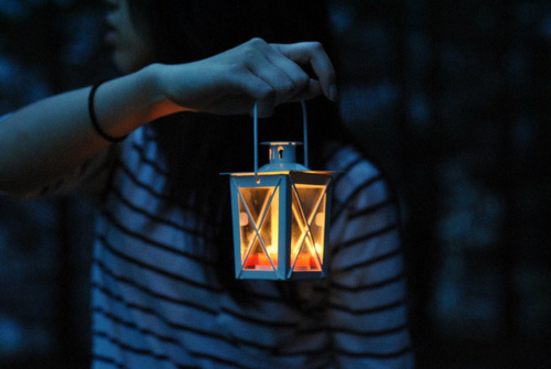 *Eve pleaca si fetele ies de sub birou *