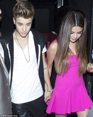 normal_data3 - 22 Juli - Dinner After Teen Choice Awards 2012 with Justin
