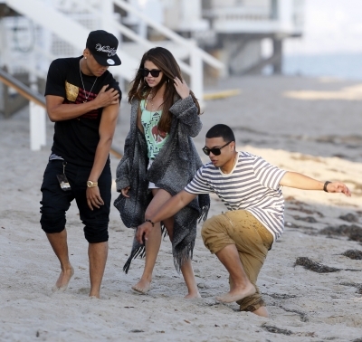 normal_068 - 02 Juli - At Ashley Tisdales Beach Birthday Party in Malibu
