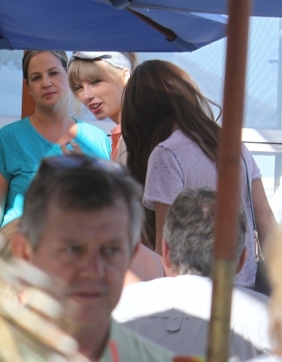 normal_001 - 27 Juni - out for lunch with Taylor Swift at Paradise Cove in Malibu