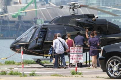 normal_009 - 16 Juni - boarding a helicopter with Justin in Toronto