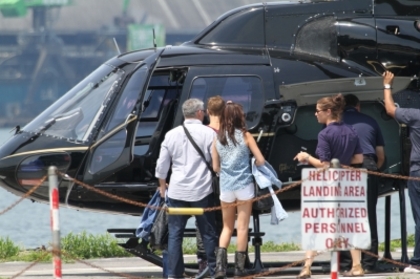 normal_010 - 16 Juni - boarding a helicopter with Justin in Toronto