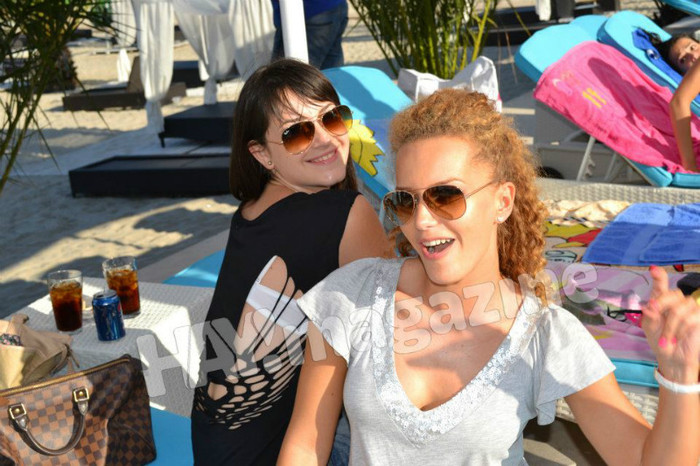 564667_414081778629126_204306296_n