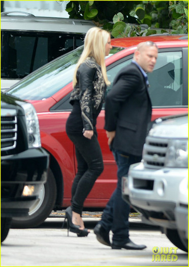 britney-spears-demi-lovato-x-factor-prep-in-miami-01