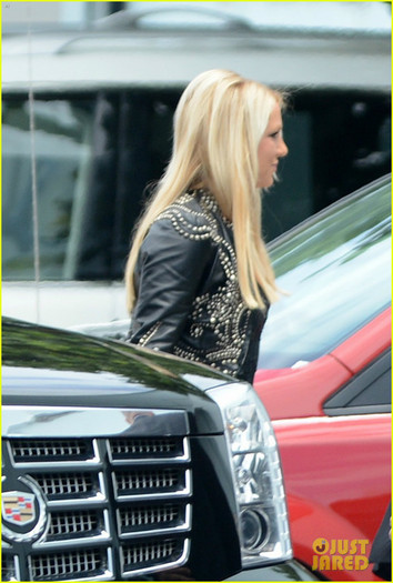 britney-spears-demi-lovato-x-factor-prep-in-miami-02