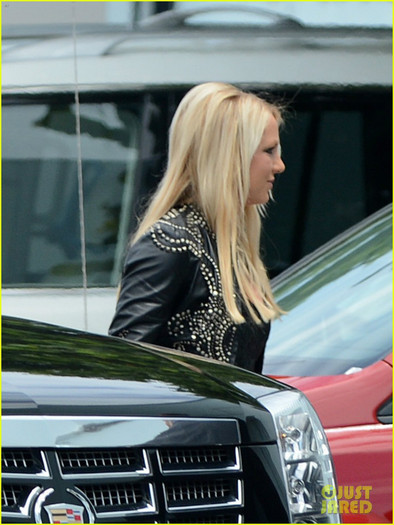 britney-spears-demi-lovato-x-factor-prep-in-miami-06