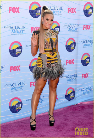 demi-lovato-teen-choice-awards-2012-red-carpet-01 - Demi Lovato Teen Choice Awards 2012 Red Carpet