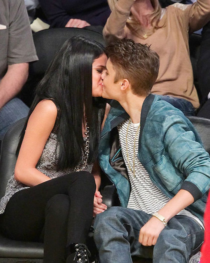 Justin_And_Selena_Love_Gallery_3120518175853_large - 0    Selena Marie Gomez