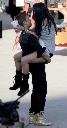 selena-and-justin-1_large