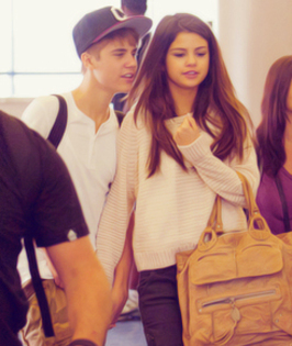 tumblr_m7h13aMZ111qavr3uo1_250_large - 0 Jelenaaa