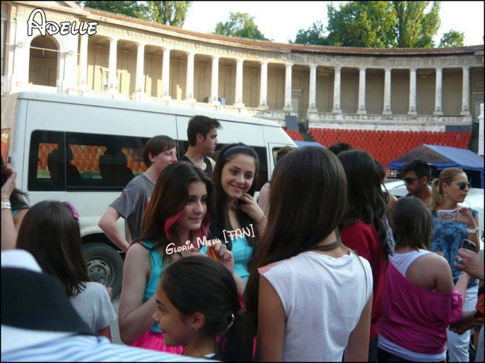 Gloria, Andrada si fanii ♥.