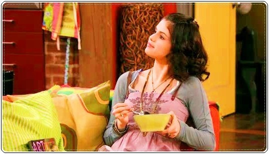 ~Selena e curajoasa:)))#J..Momentan canapeaua,ca n-am altceva:))#J