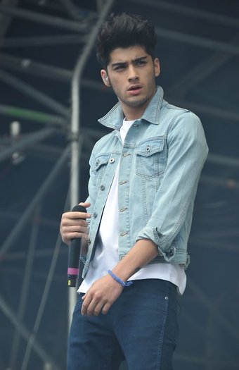 - Bwaa am aflat ca primesc bursa :> =]]] .