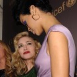 Rihanna_1231372225_1